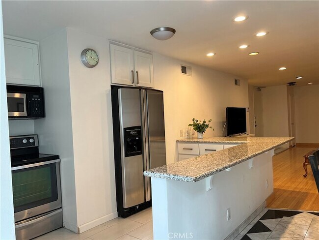 Building Photo - 10747 Wilshire Blvd