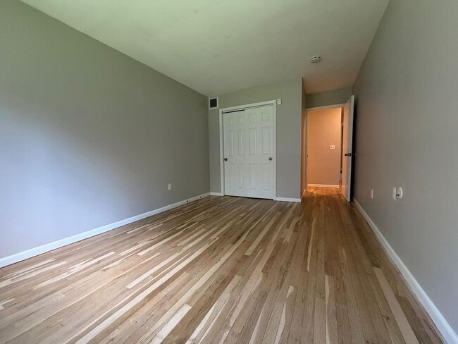 Building Photo - Spacious 5-Bedroom Home with Modern Features