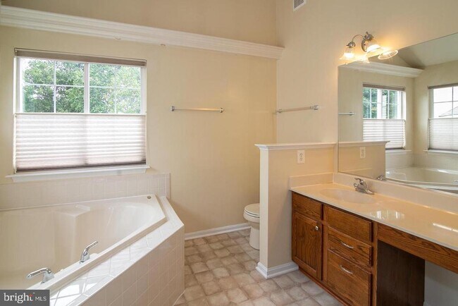 Building Photo - 3018 Desert Palm Ct