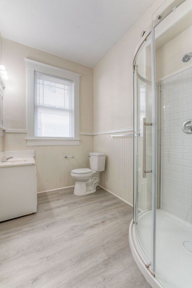 Building Photo - Rent reduced! Move-in special - 1/2 off Fi...