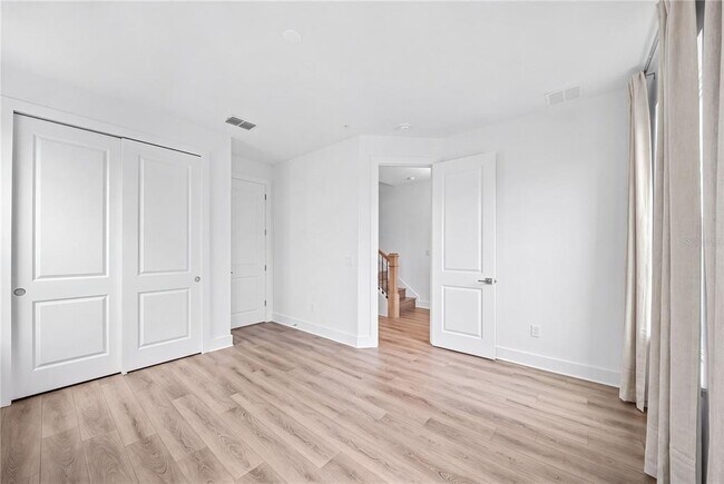 Building Photo - 1856 Crowncrest Dr