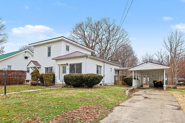 Building Photo - 126 Tower St