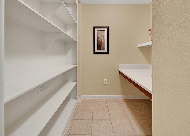 Building Photo - 7575 Kirby Dr