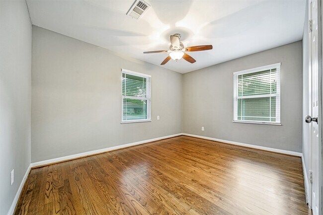 Building Photo - 4421 Lido Ln