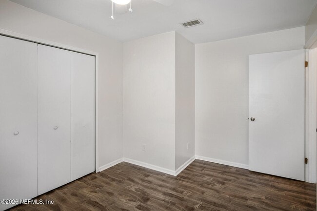 Building Photo - 1329 Cove Landing Dr