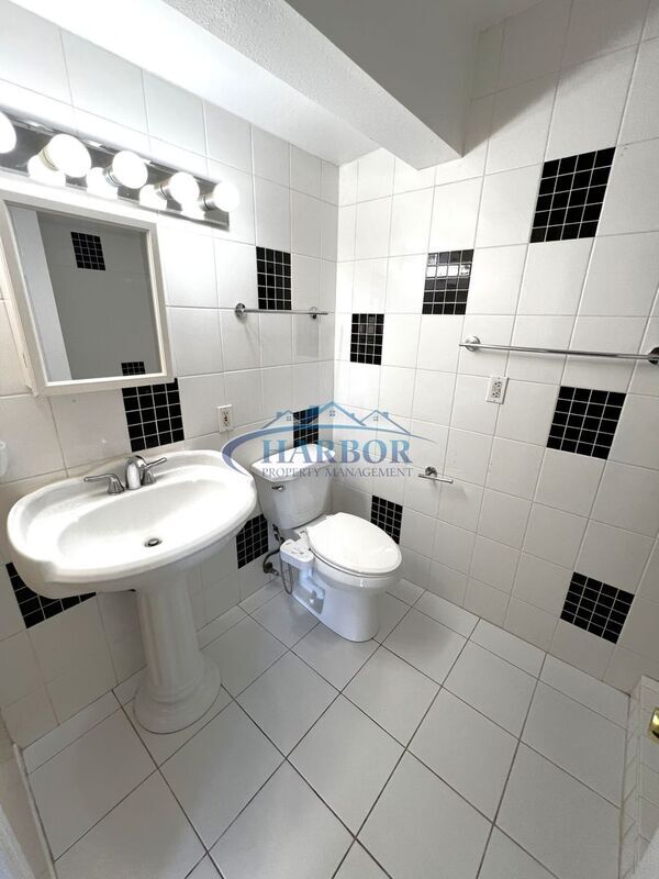 Building Photo - 227 W Cummings St