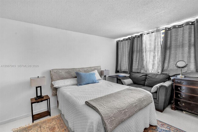 Building Photo - 2030 S Ocean Dr