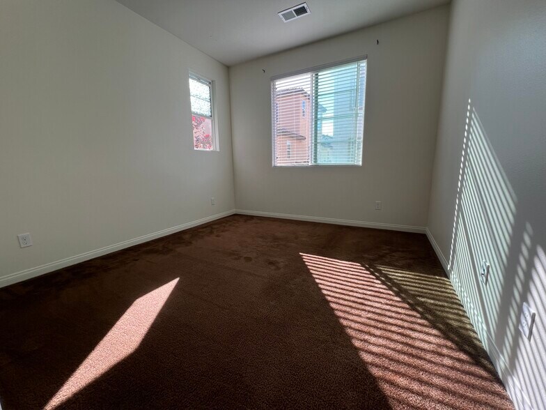 Building Photo - 1707 Frangipani Ave