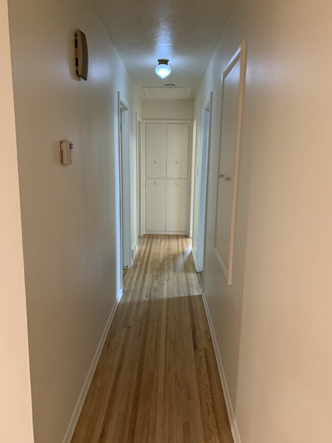 Building Photo - 624 Carol Dr