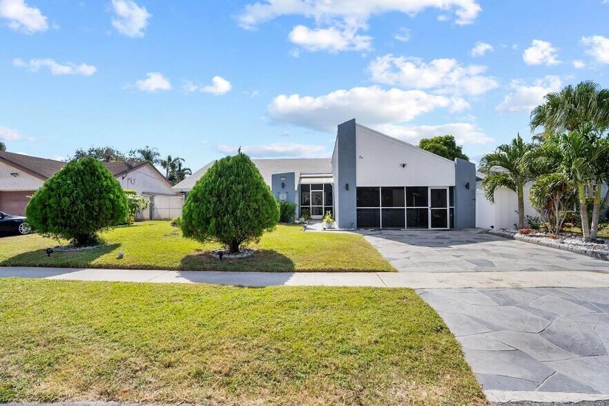 Building Photo - 8050 NW 47th Ct