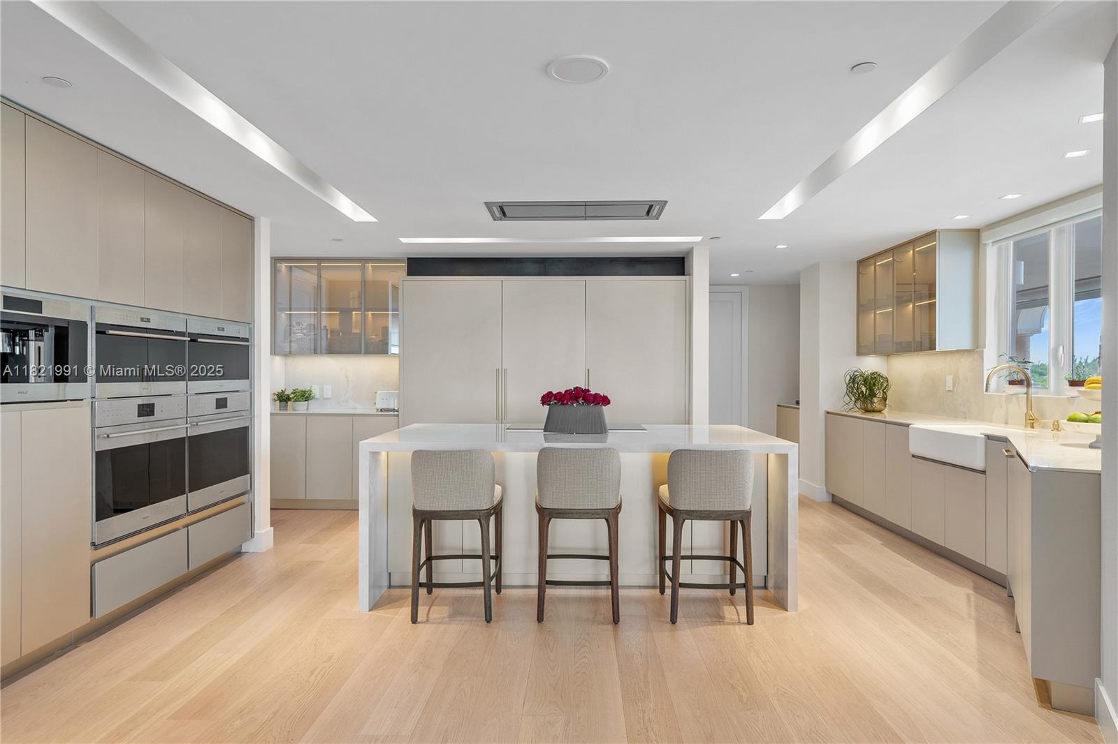 Building Photo - 5242 Fisher Island Dr