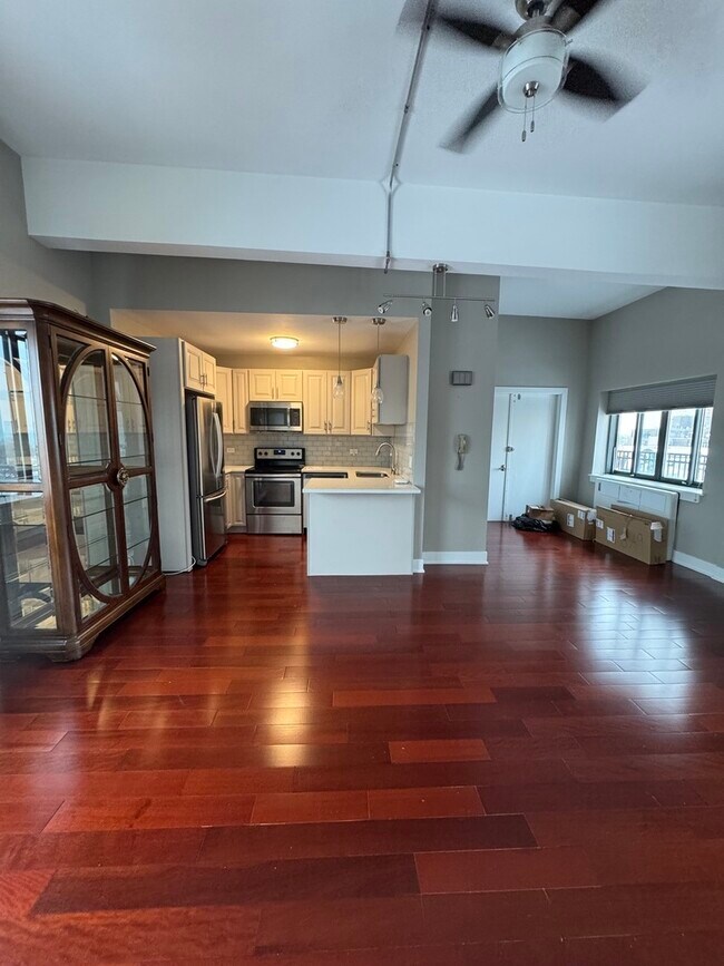 Building Photo - 5048 N Marine Dr