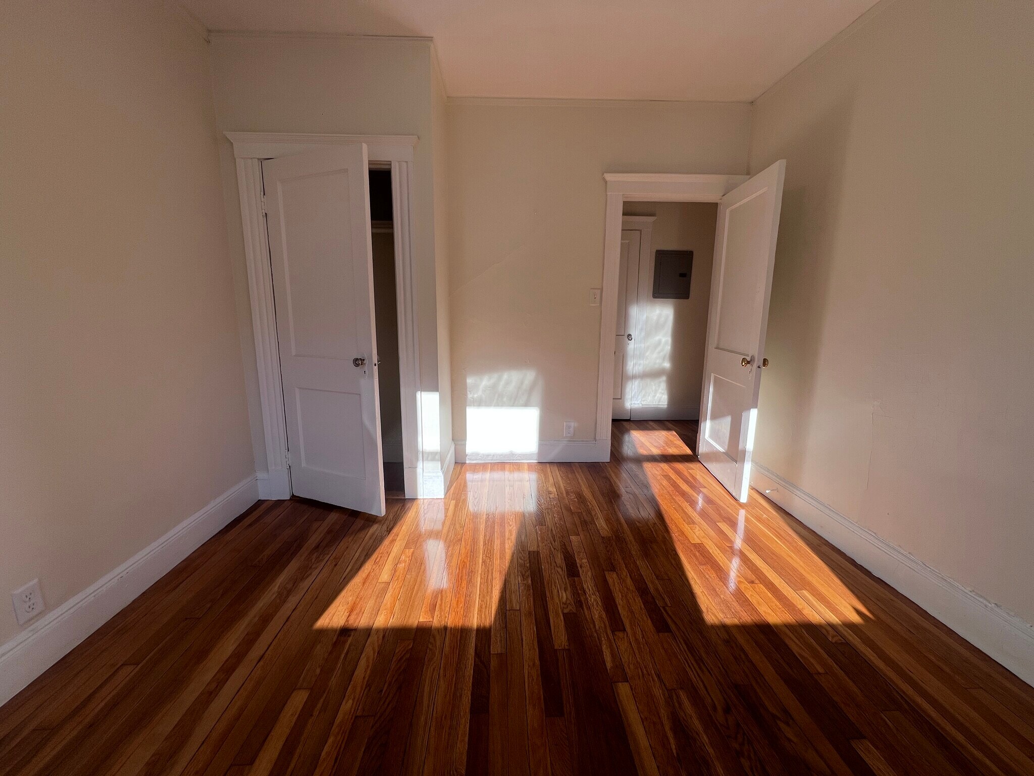 Building Photo - 200 Kelton St