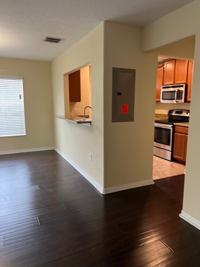 Building Photo - 9868 Trumpet Vine Loop