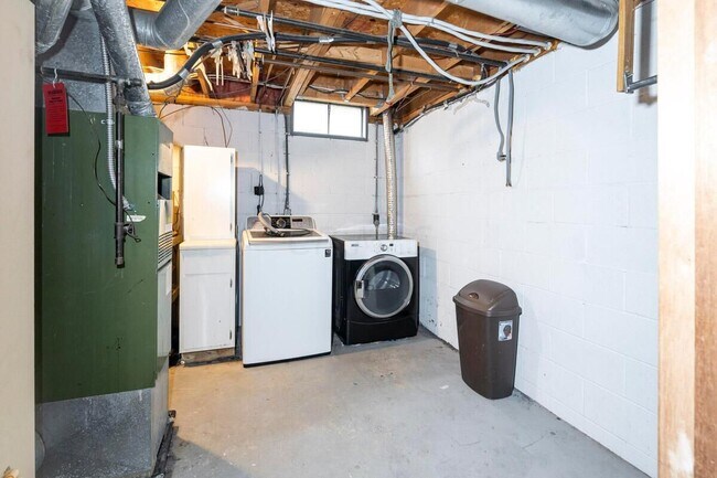 Building Photo - 7695 Barkwood Dr