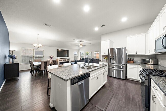 Building Photo - 23706 Via Viale Dr