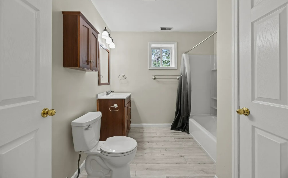 Building Photo - 20 School St