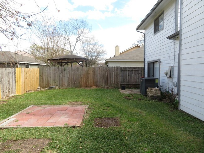 Building Photo - 12824 Westpark Dr