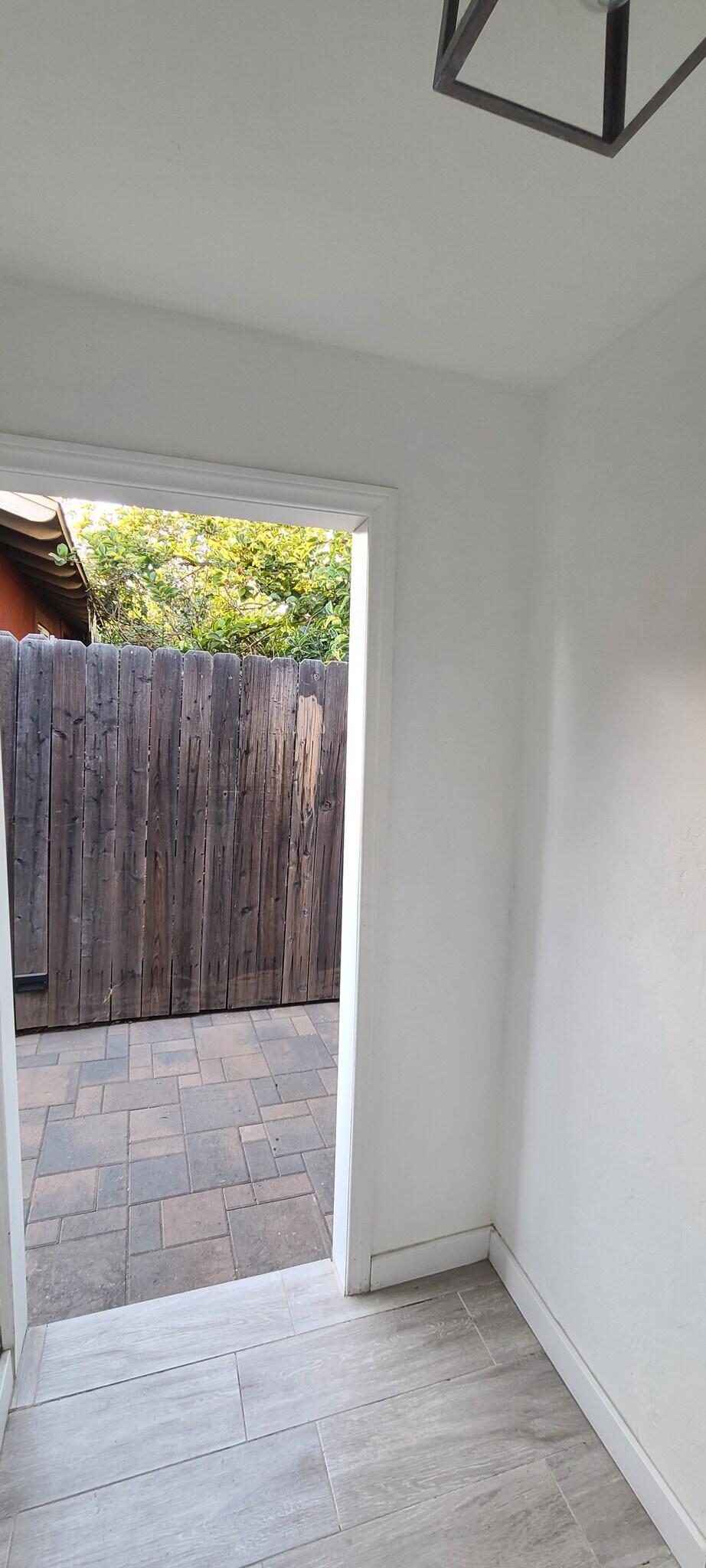 Vestibule - 909 Begonia St
