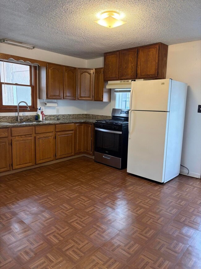 Building Photo - 2866 Golfside Rd