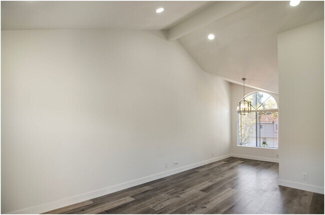 Building Photo - Aliso Viejo 1 Bedroom Condo!