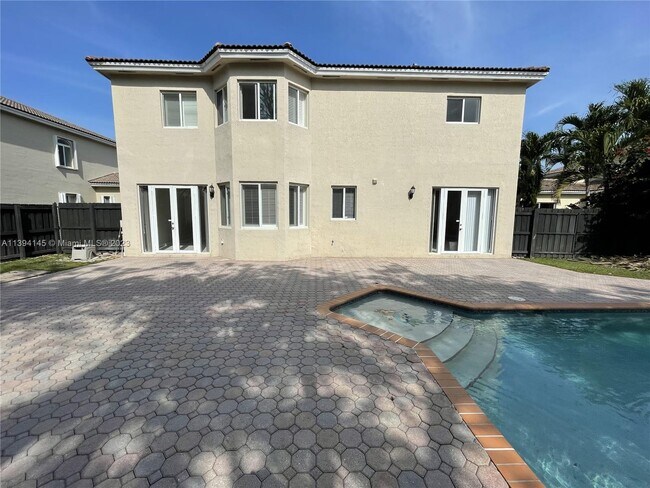 Building Photo - 2240 SE 19th Ave