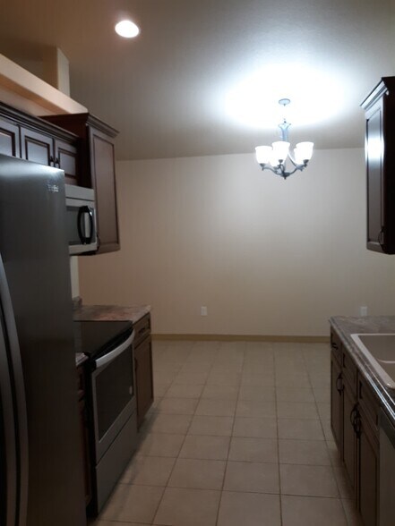 ceramic tile floors in kitchen and dining room - 2310 Cliffmoor Ln