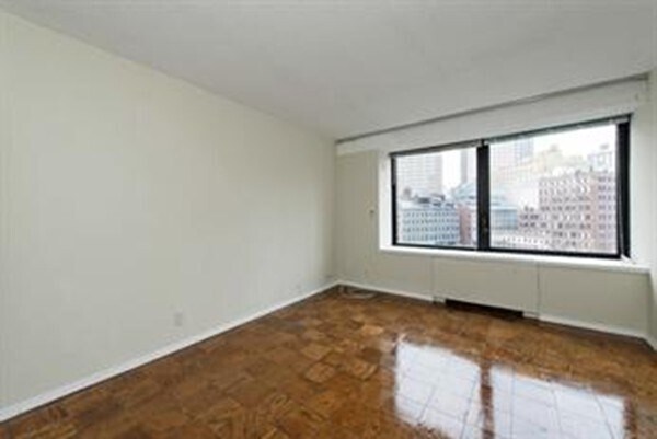 Building Photo - 65 E India Row