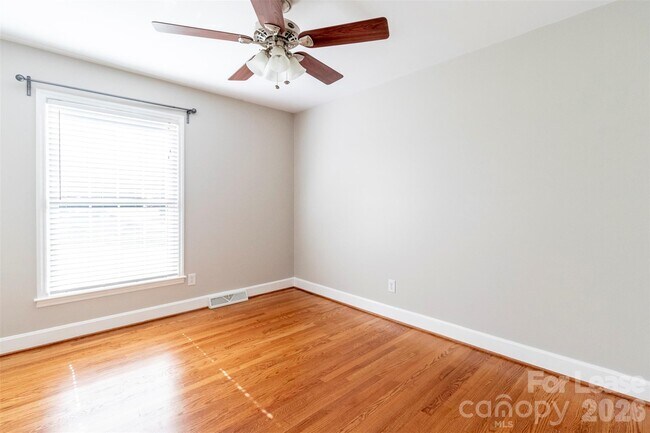 Building Photo - 6618 Castlegate Dr