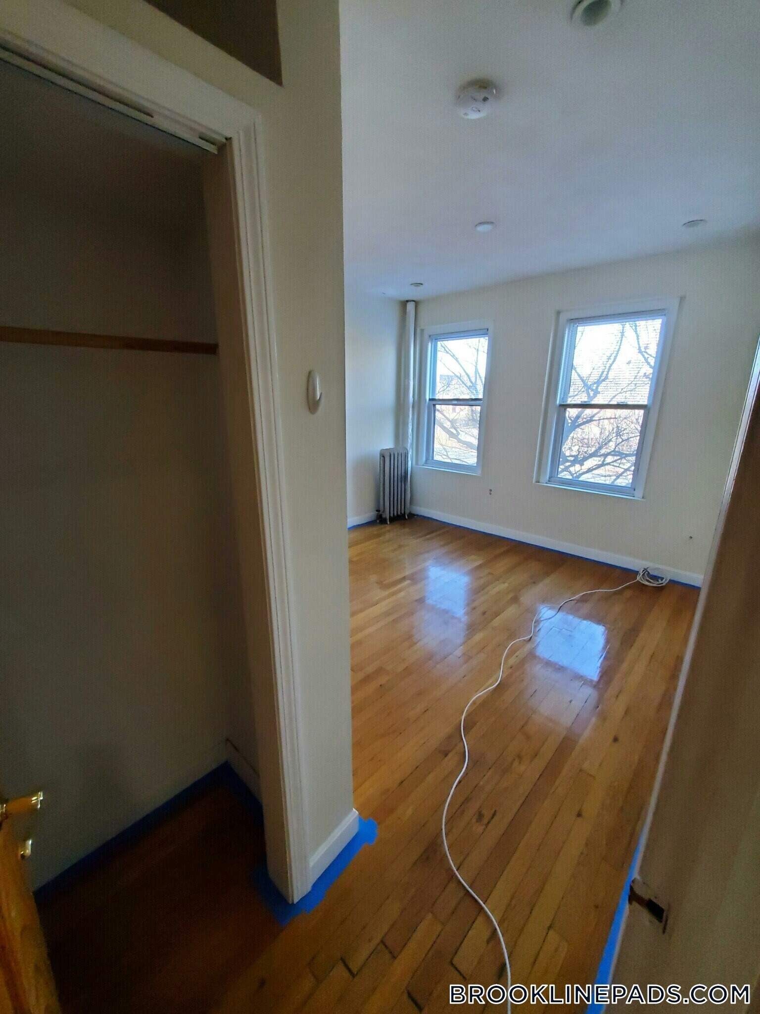Building Photo - 352 Riverway