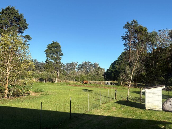 Building Photo - Private 3 bdrm custom home on acreage