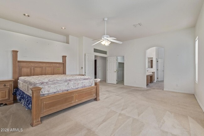 Building Photo - 589 N Acacia Dr