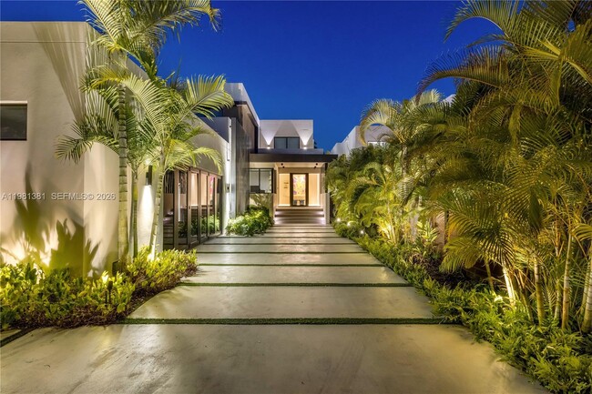 Building Photo - 707 NE 77th St