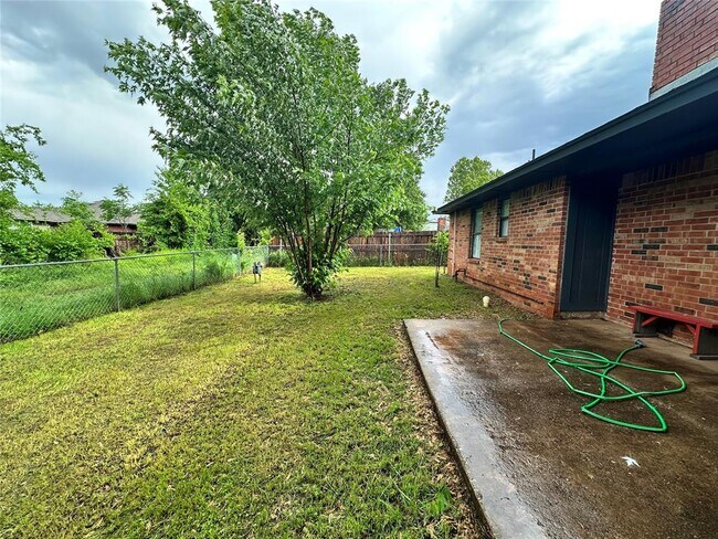 Building Photo - 3628 Peregrine Dr