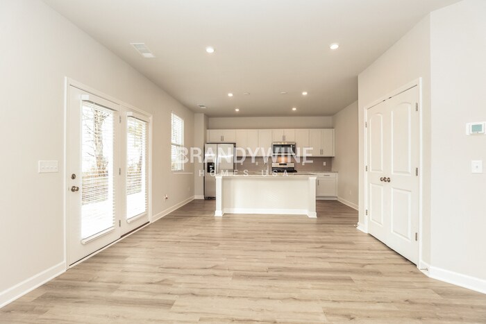Building Photo - 329 Dearborn Sta Dr