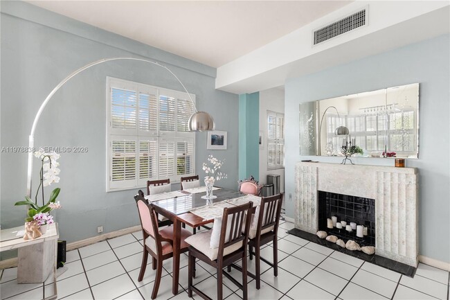 Building Photo - 2421 Lake Pancoast Dr