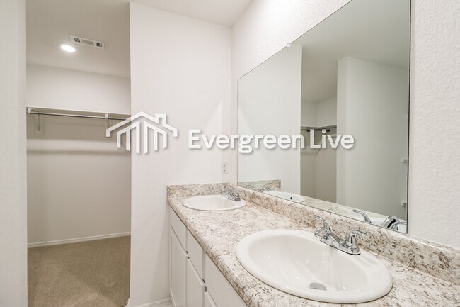 Building Photo - 190 Sarah Alyse Ln