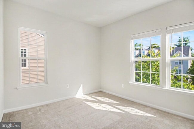 Building Photo - 1643 Dorothy Ln