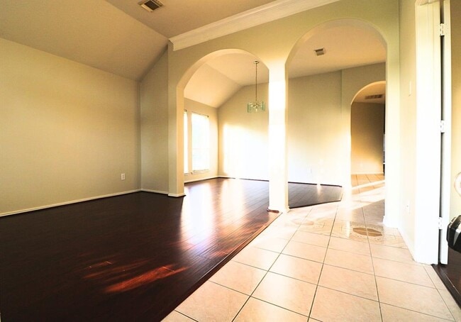 Building Photo - 11523 Glen Lake Dr