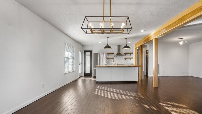 Building Photo - 649 Charles Ln