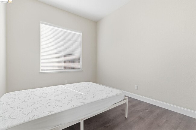 Building Photo - 1067 Somersby Way