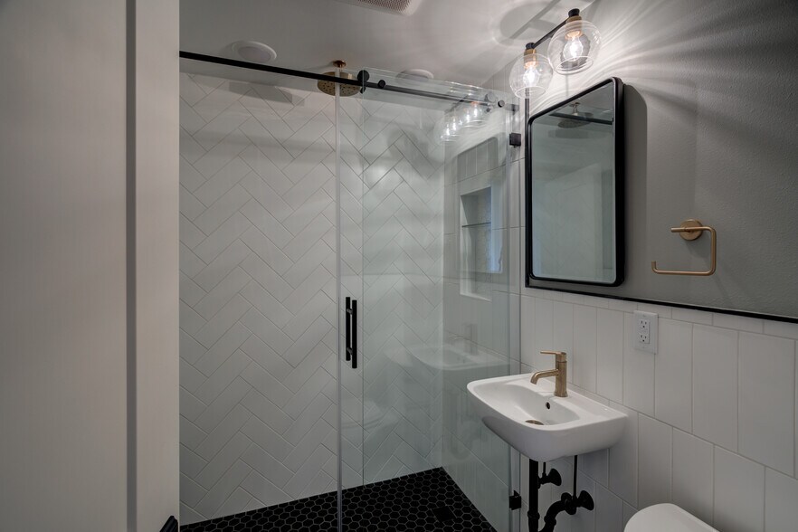 Building Photo - 401 Presidential Ln