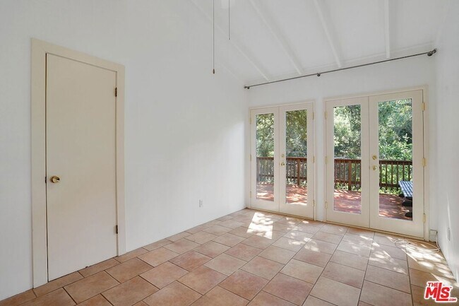 Building Photo - 21652 Encina Rd