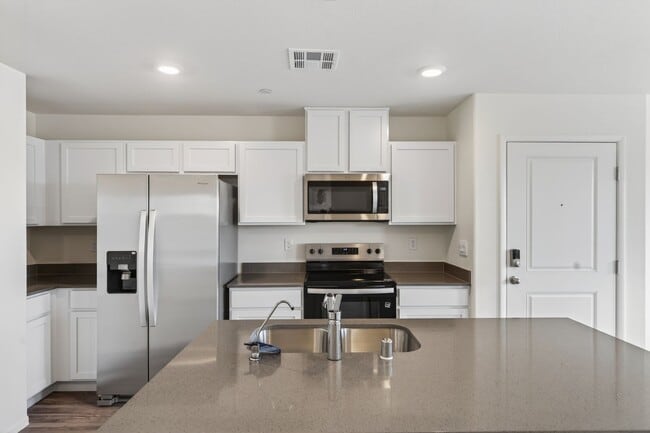 Building Photo - Beautiful Brand New Townhome in North Las Vegas