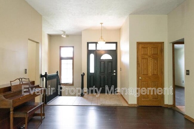 Building Photo - 113 Brittany Ln