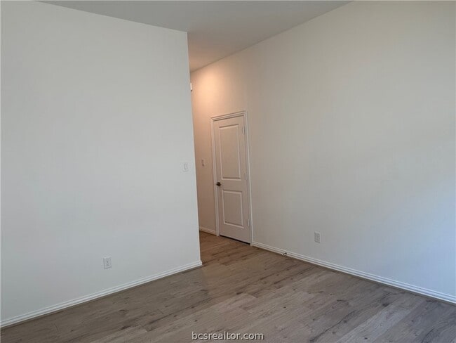 Building Photo - 6222 Greenville Dr