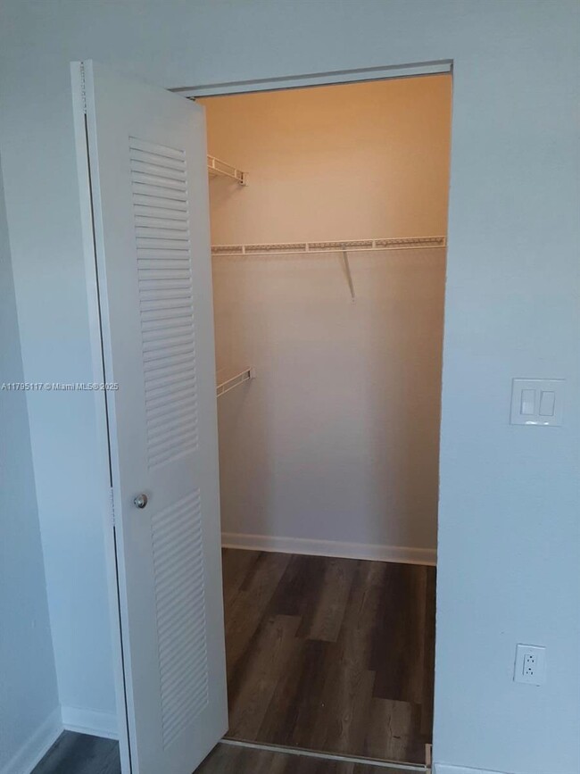 Building Photo - 2881 N Oakland Forest Dr