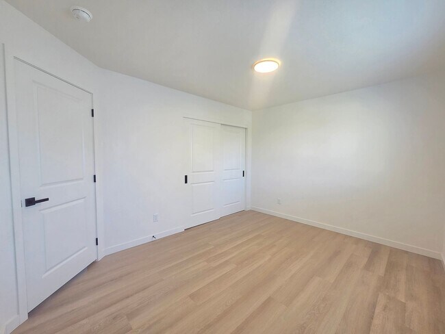 Building Photo - $2,500 - 4 Bed / 2.5 Stunning Home in Five Mile Prairie Neighborhood