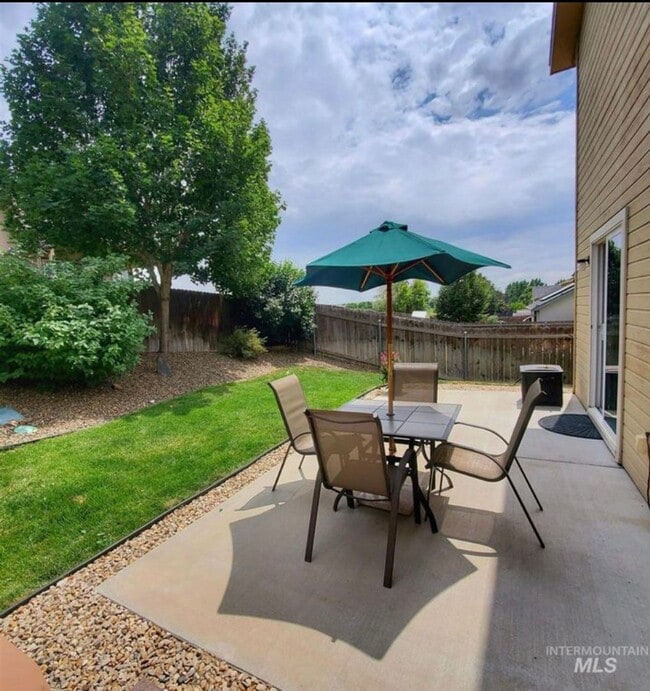 Building Photo - Lovely 4 Bedroom (+ Large bonus room) in B...