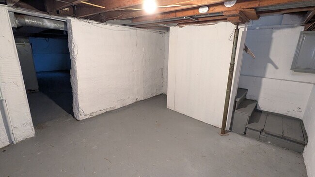 Building Photo - Charming 5-bedroom home located in the heart of Akron